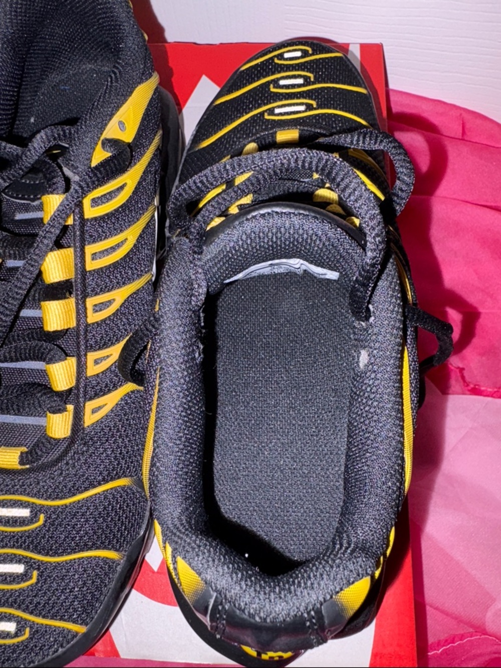 Nike Grade School Air Max Plus- Black and Yellow size 4Y - Picture 15 of 16